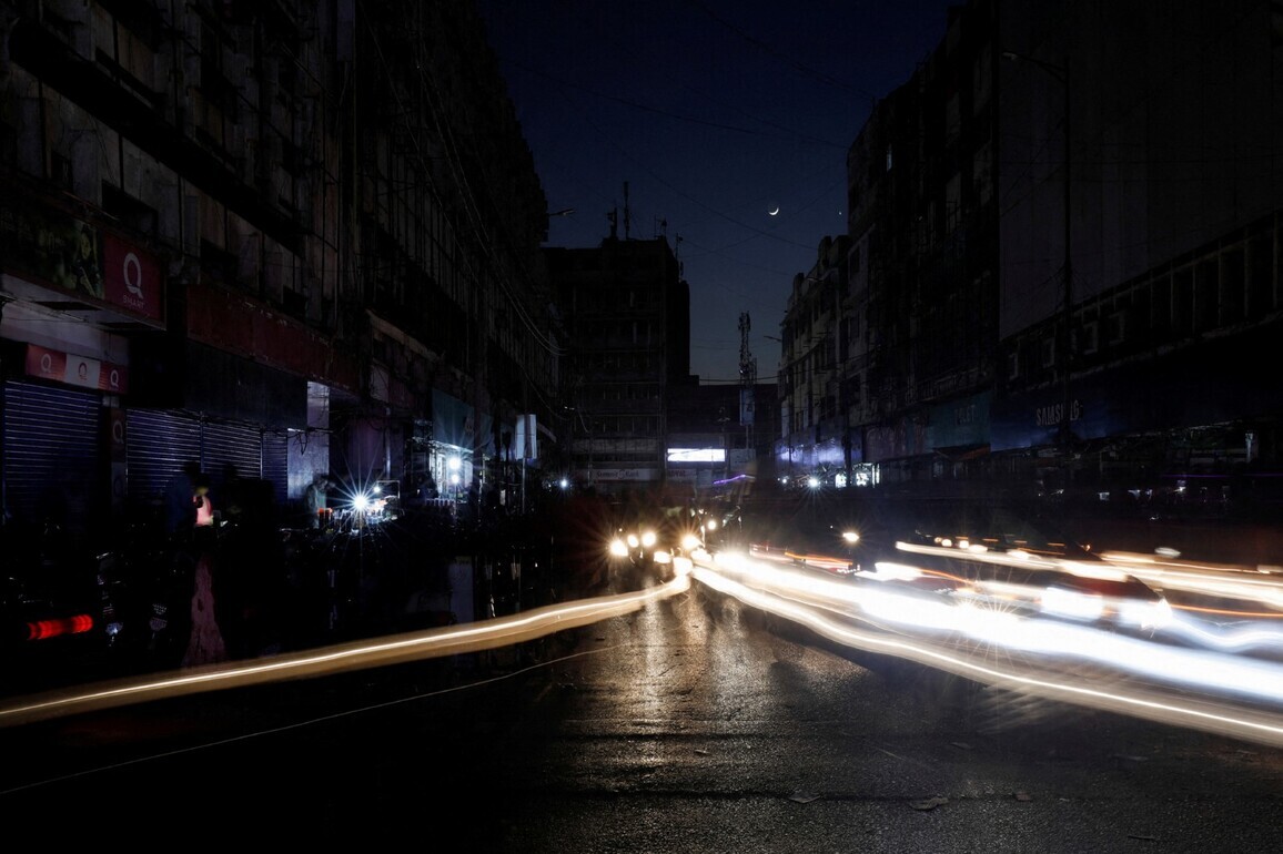 Storm exposes Pakistan's fragile utility grid; Lahore plunged into total darkness