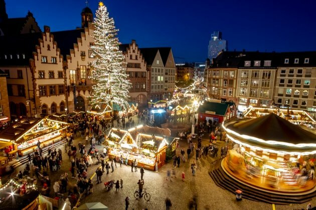 Europe&#039;s Christmas Markets Warily Open as COVID Cases Rise
