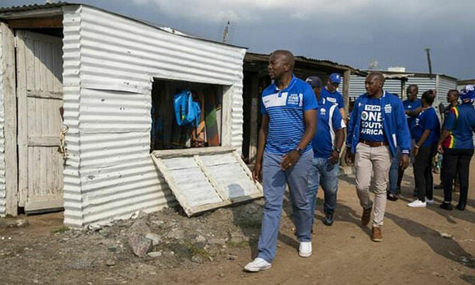 S.Africa opposition party seeks to claim Mandela mantle S.Africa opposition party seeks to claim Mandela mantle