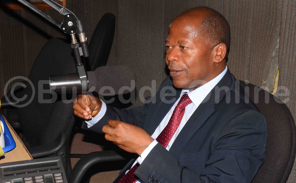 Dr. JC Muyingo ng'ayogerera ku mpewo leediyo ya Bukedde Fa Ma Embuutikizi. EKIF: DICKSON KULUMBA Dr. JC Muyingo ng'ayogerera ku mpewo leediyo ya Bukedde Fa Ma Embuutikizi. EKIF: DICKSON KULUMBA
