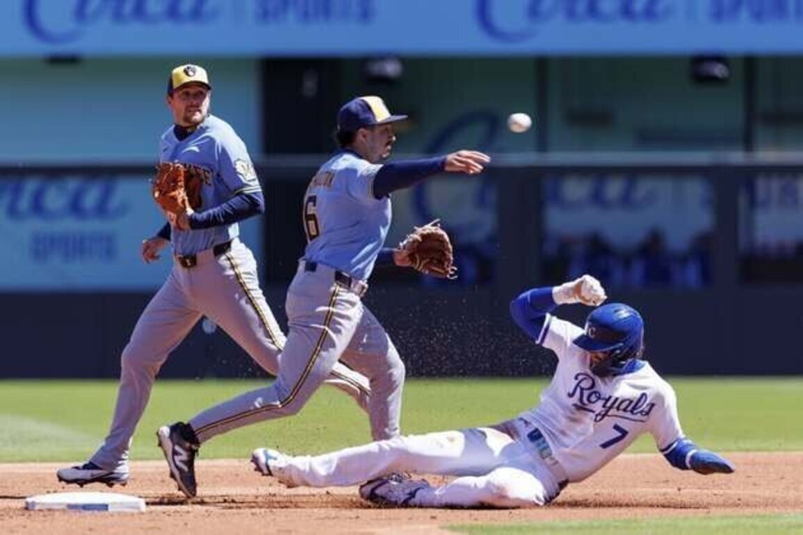 Garrett Mitchell lifts Brewers over Royals