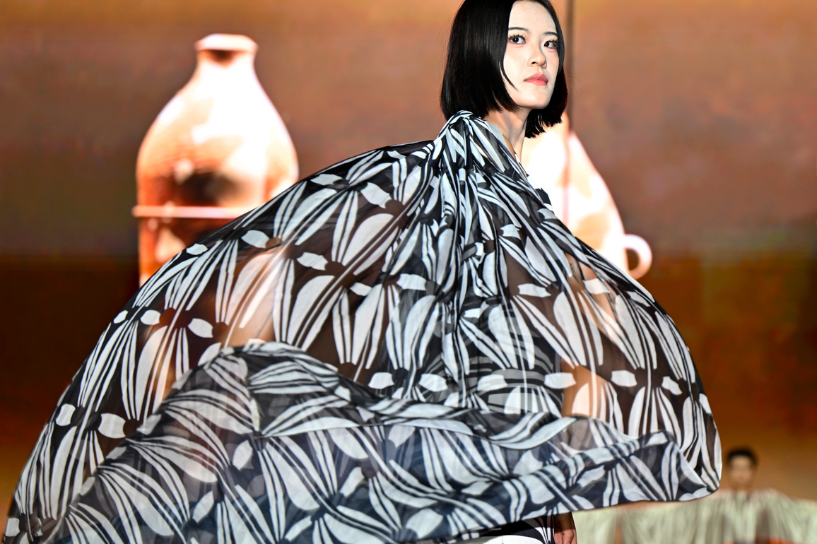 CHINA-HENAN-LUOYANG-FASHION SHOW (CN)