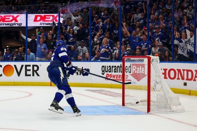 NHL roundup: Nikita Kucherov, Lightning push Panthers to brink