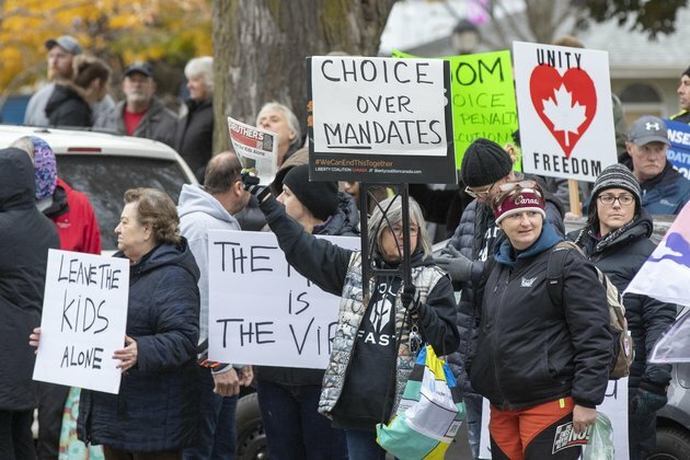 COVID-19 vaccine mandates would likely face legal hurdles in Canada
