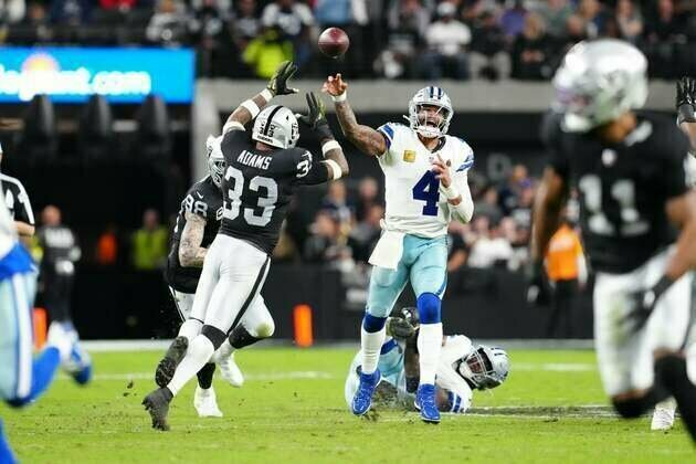 Dak Prescott fires 4 TD passes as Cowboys crush Raiders