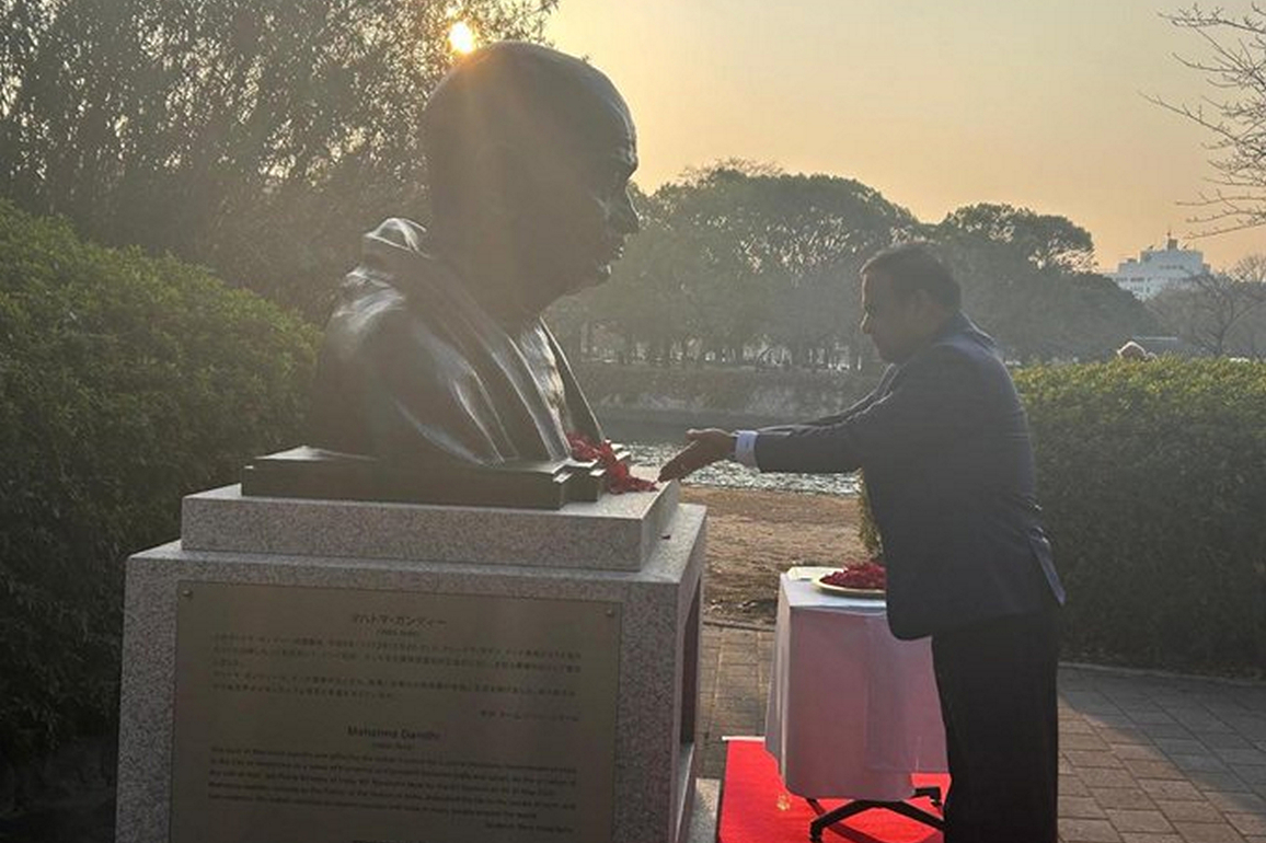 Assam CM pays tribute to Mahatma Gandhi on Martyrs' Day