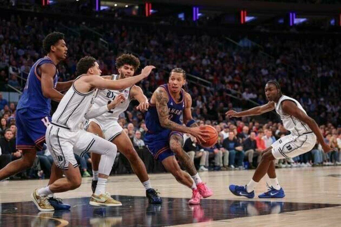 No. 5 Duke pulls away from No. 24 Kansas in N.Y. showdown