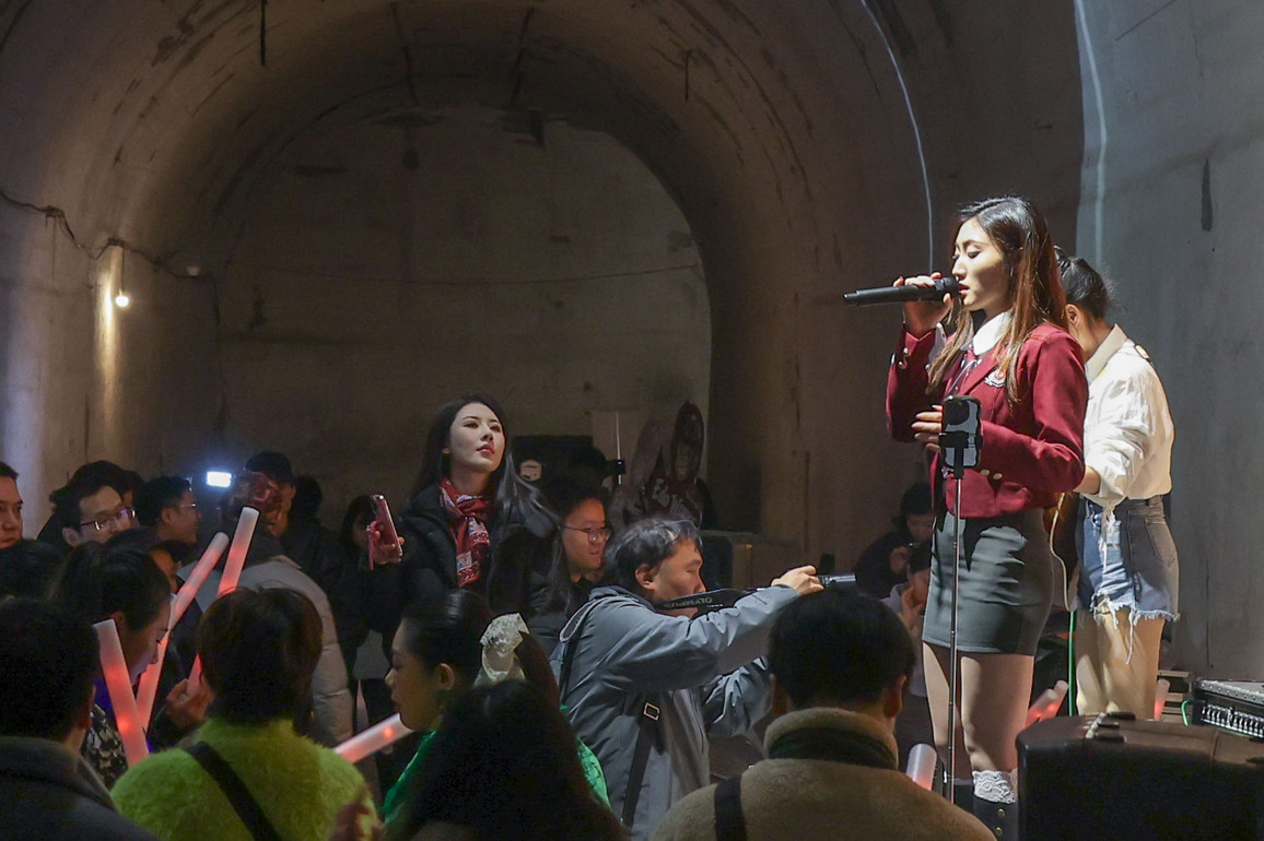 CHINA-CHONGQING-AIR-RAID SHELTER-LIVE SHOW (CN)