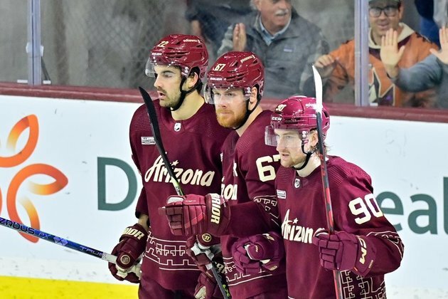 Coyotes, Blackhawks both riding win streaks ahead of matchup