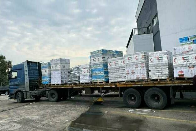 Beirut Port receives UAE ship carrying 3000 tonnes of relief supplies sent as part of 'UAE stands with Lebanon' campaign