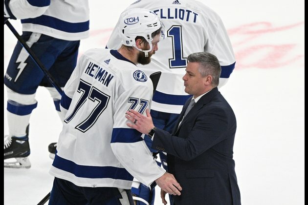 Maple Leafs to retain coach, GM after 6th straight first-round exit