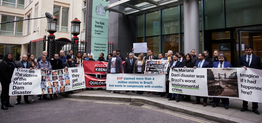 Victims of the Mariana disaster in Brazil protest in front of UK court.