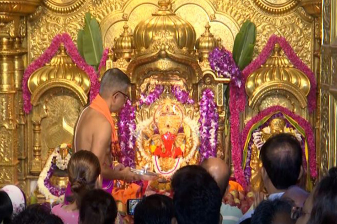 Devotees throng temples on Ganesh Chaturthi, celebrations sweep across India