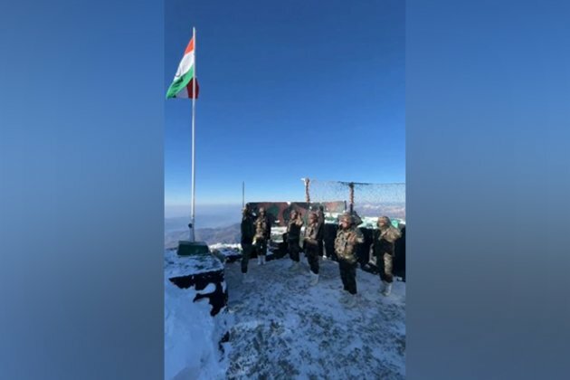 Indian Army hoists national flag at 8000 feet in Poonch