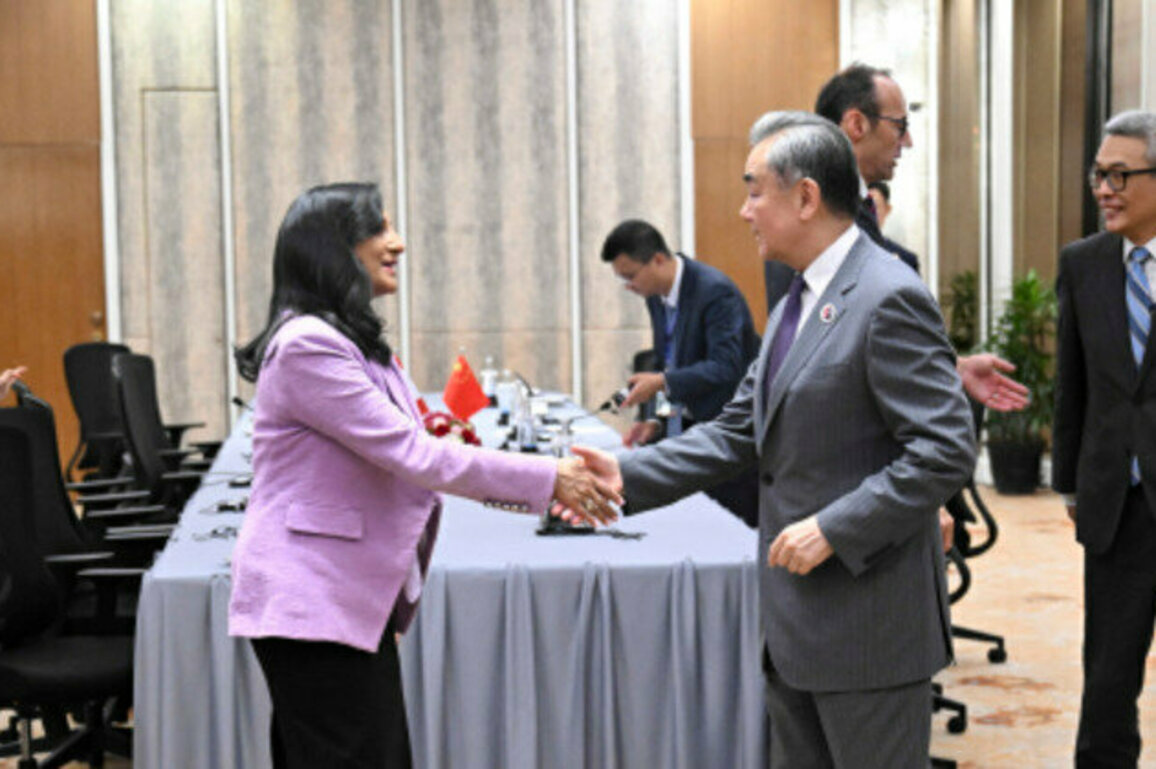 Wang Yi: China, Canada can be partners that achieve mutual success