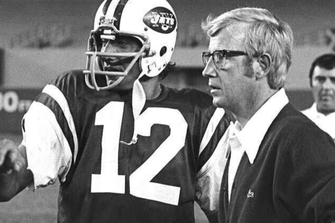 Former Jets Head Coach Lou Holtz Dies at 89