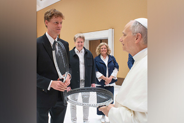"Could I play at Wimbledon": Pope Leo XIV shares a laugh with Italy's tennis star Sinner