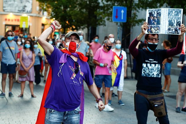 Protesters Call for End to Spanish Monarchy After Former King&#039;s Exit