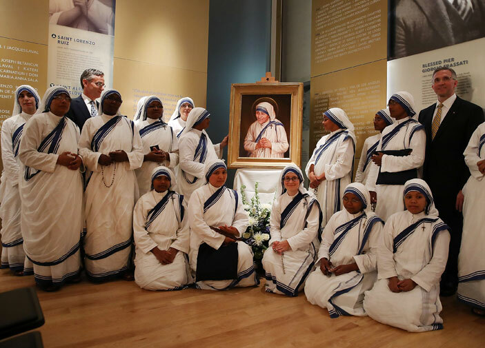  isters of the issionaries of harity gather in front of the official canonization portrait of other eresa along with artist has agan  during a portrait unveiling ceremony at he aint ohn aul  ational hrine eptember 1 2016 in ashington  ark ilsonetty mages
