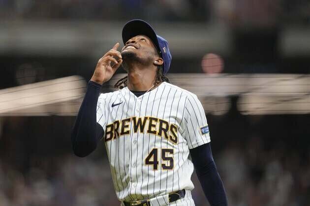 Fueled by bullpen, Brewers bid for series win vs. Twins