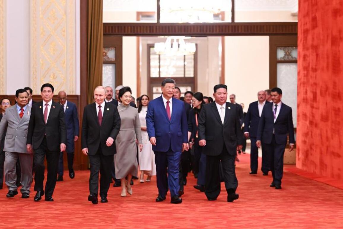 Xi's Album | Xi addresses V-Day reception