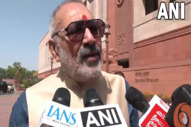 Mamata Banerjee and 'tukde-tukde gang' go abroad, insult India, this is unfortunate: Giriraj Singh