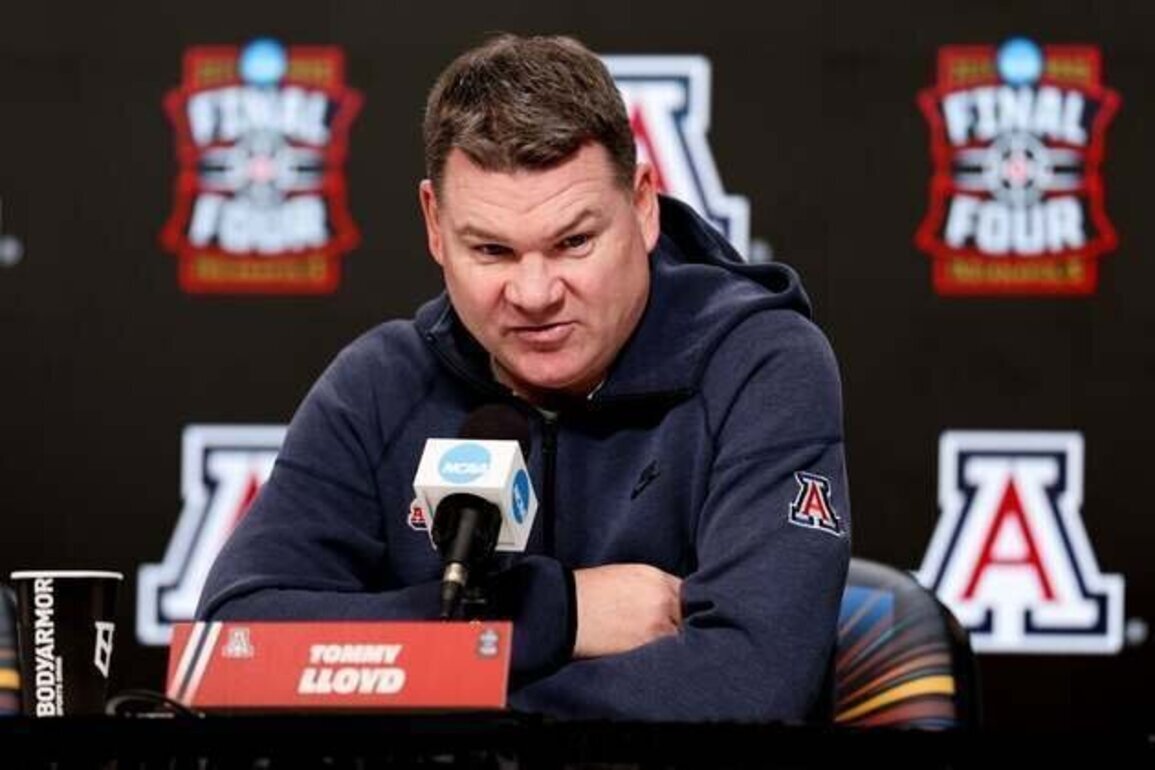 Arizona's Tommy Lloyd agrees to 5-year deal
