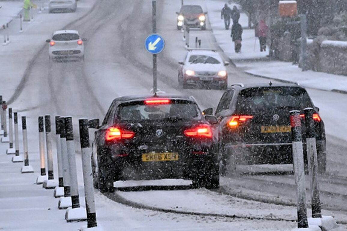 UK weather maps show 66 hours of snow to hit this weekend as temperatures plummet to -2C