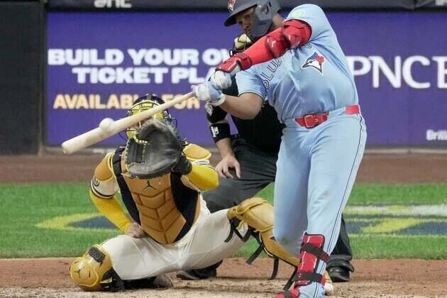 Jays rally in 9th, hold off Brewers in 10th in wild win