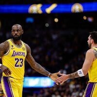 Lakers bring star power, winning streak into game against Heat
