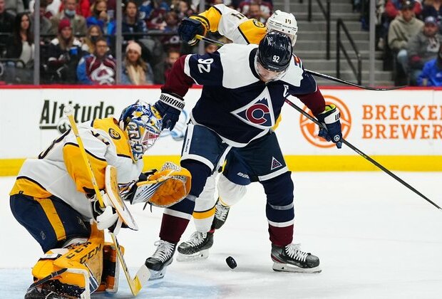 Mikko Rantanen tallies hat trick in Avs' rout over Predators