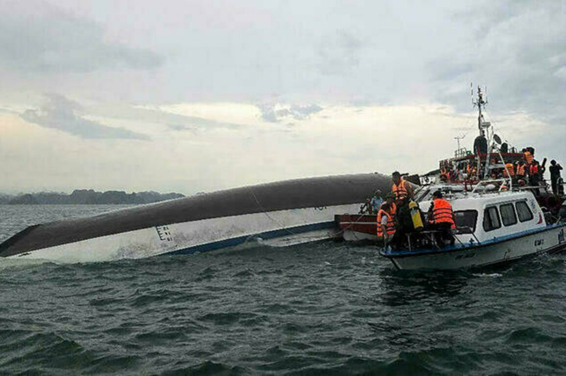 At least 28 dead after tourist boat capsizes in Vietnams Ha Long Bay