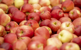 Make it easier for people to choose British apples and pears, supermarkets told