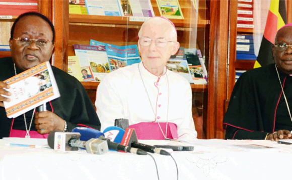 Ssaabasumba Lwanga (ku kkono) ng’alaga akatabo akaawandikiddwa paapa Francis,omubaka wa paapa Micheal Blume ne ssentebe w’ekibiina ky’abepisikopi Rev. John Baptist Odama mu lukungaana lw’abamawulire. Ssaabasumba Lwanga (ku kkono) ng’alaga akatabo akaawandikiddwa paapa Francis,omubaka wa paapa Micheal Blume ne ssentebe w’ekibiina ky’abepisikopi Rev. John Baptist Odama mu lukungaana lw’abamawulire.