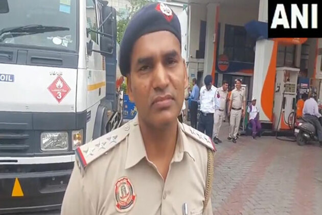 Delhi Police seizes 15-year-old petrol, 10-year-old diesel vehicles from petrol pump under scrappage rules