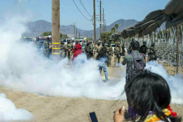 Chaos breaks out during immigration raid on world's largest cannabis farm (VIDEOS)