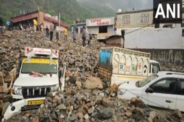 Multiple vehicles, locals trapped under debris after landslide in Ramban