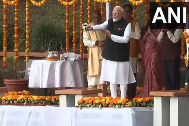 Mauritius: PM Modi offers Gangajal from Prayagraj Mahakumbh into Ganga Talao