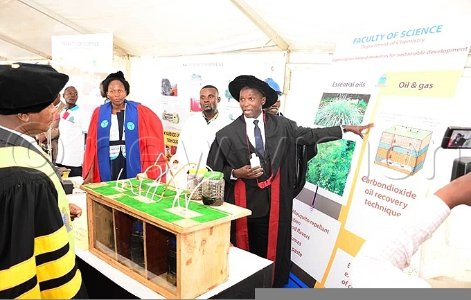 resident useveni tours some of the science projects at the university hoto by imothy urungi