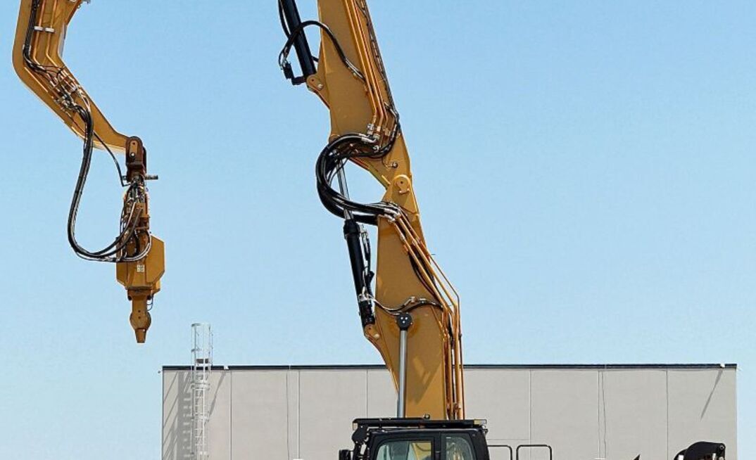 The driverless Develon DX225LC-7X excavator  