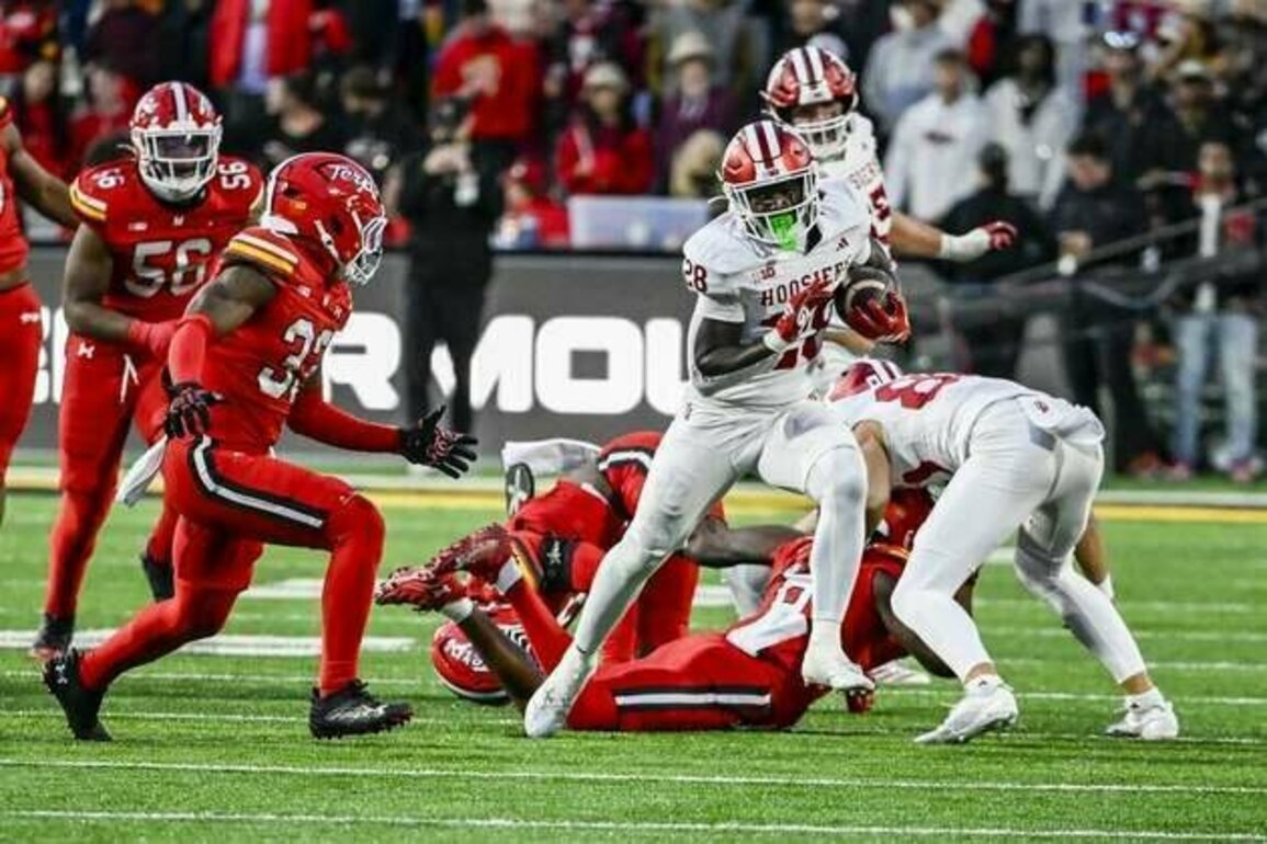 No. 2 Indiana routs Maryland with its running game
