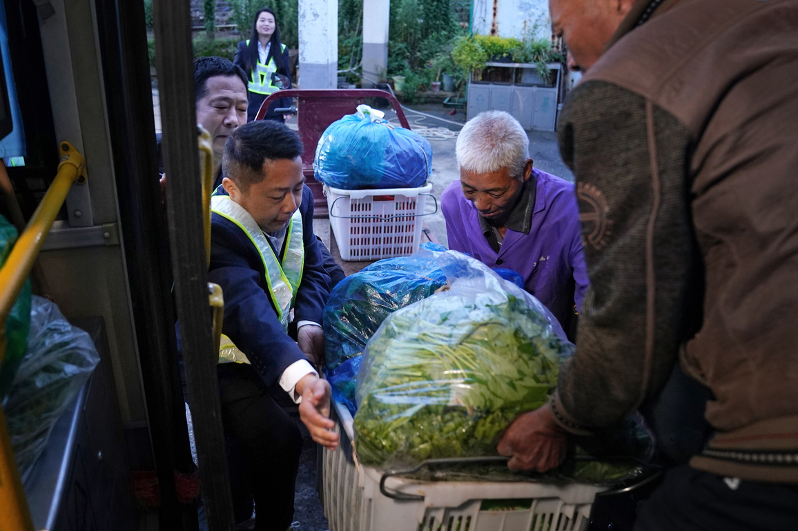 (EconomyInFocus) CHINA-JIANGXI-NANCHANG-GRASSROOTS GOVERNANCE-SPECIAL BUS LINE (CN)