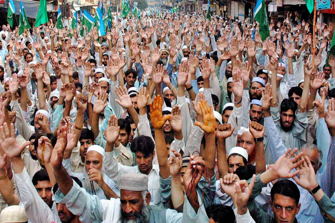 Pakistan's population crisis deepens as experts warn of national collapse