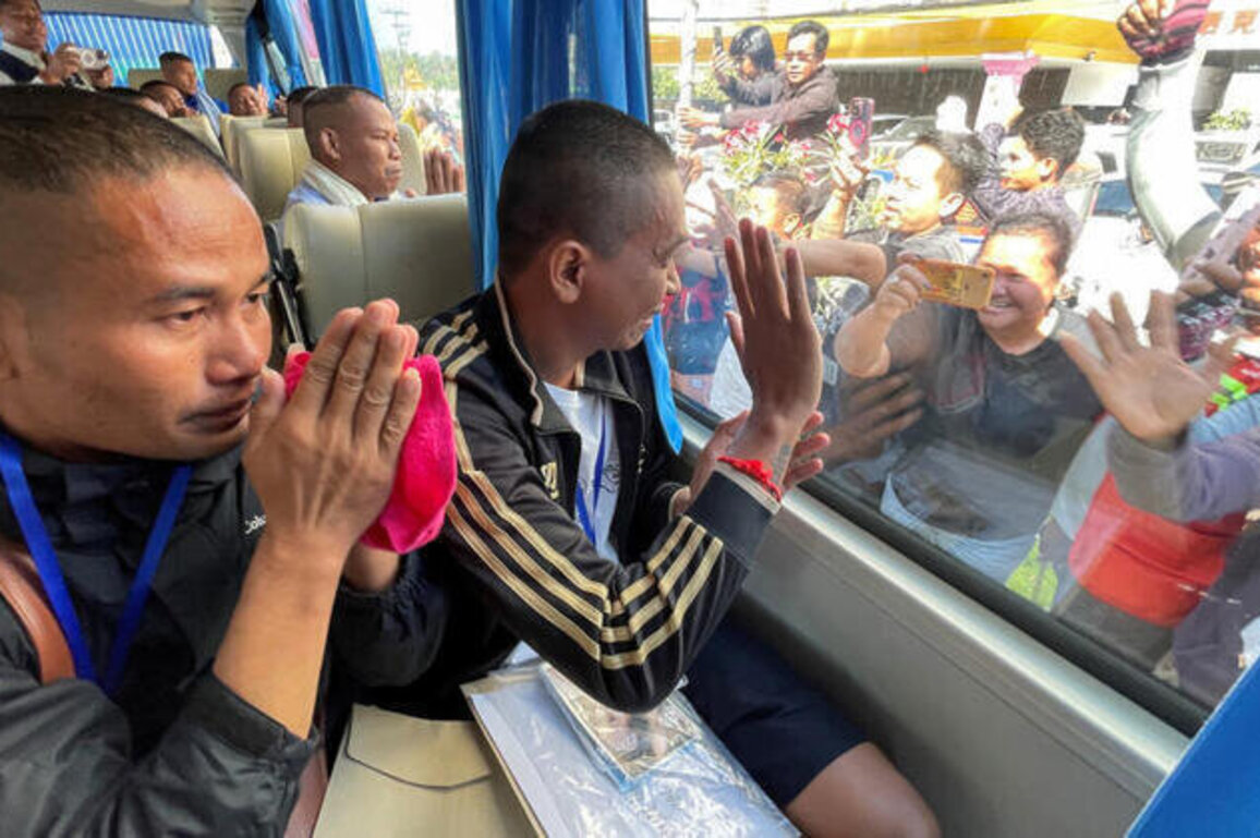 Thailand releases 18 Cambodian soldiers held since July