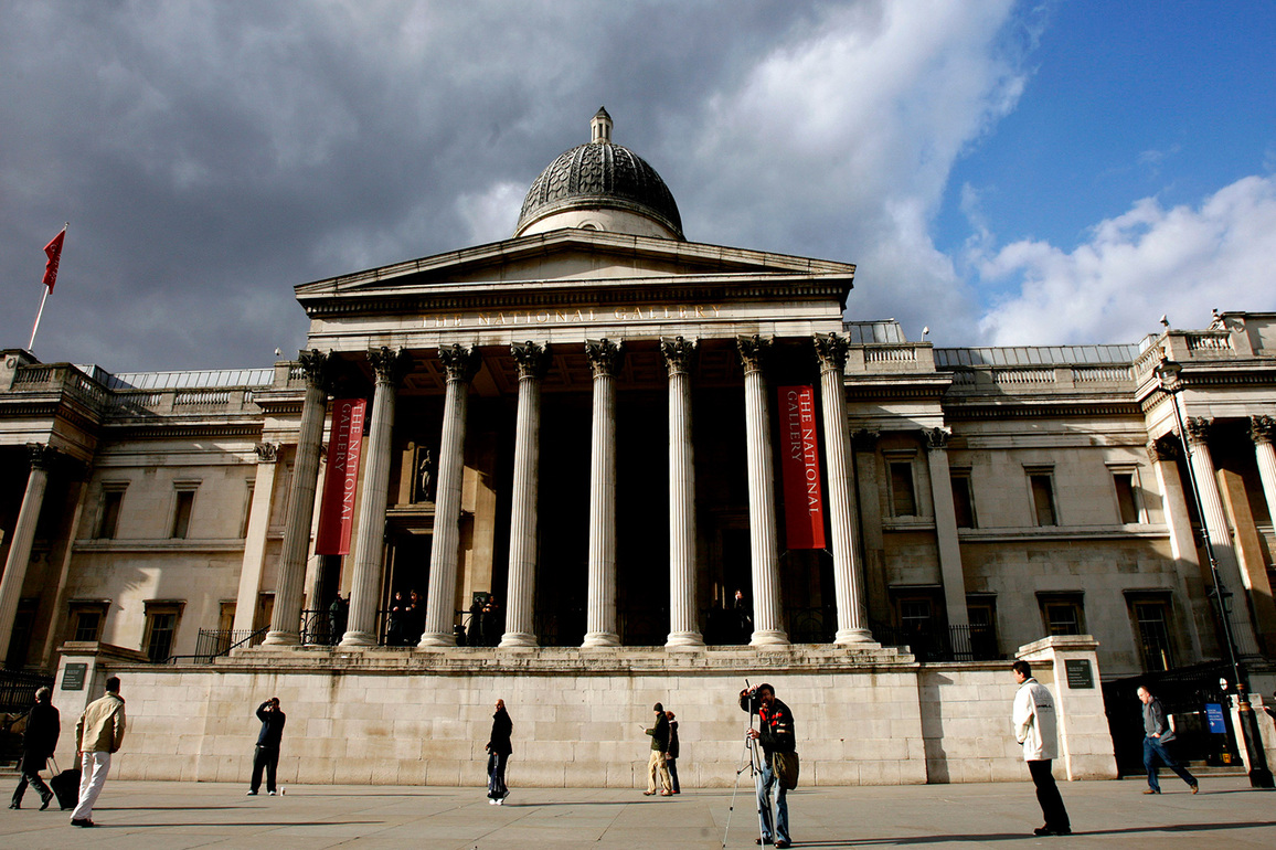 UK: Large crowd rallies at Trafalgar Square against Yunus regime, chanting 'Joy Bangla'