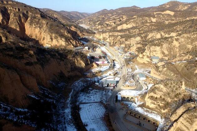 Reading the world and bridging cultures: Xi's story with books