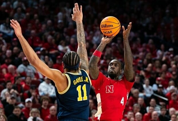 No. 15 Michigan edges Nebraska, climbs Big Ten standings