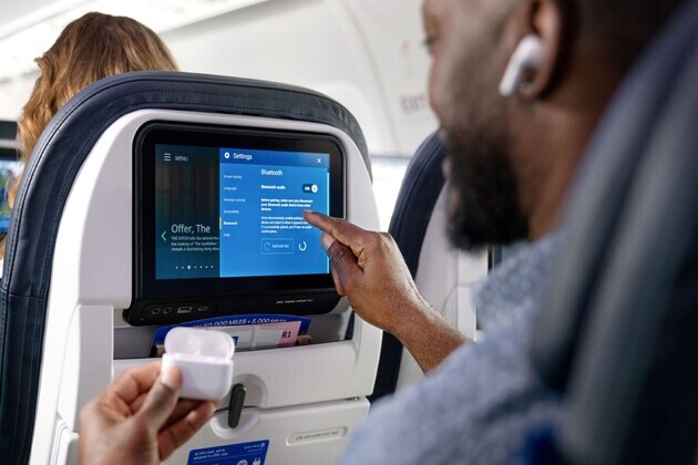 United Airlines expands Starlink Wi-Fi rollout with first transatlantic widebody flight