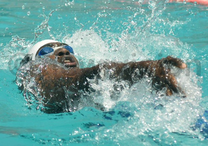 ilverfins rnold isulo during the 200m backstroke hoto by ichael subuga