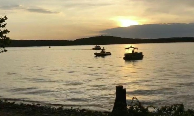 Eleven dead as boat sinks in Missouri lake Eleven dead as boat sinks in Missouri lake